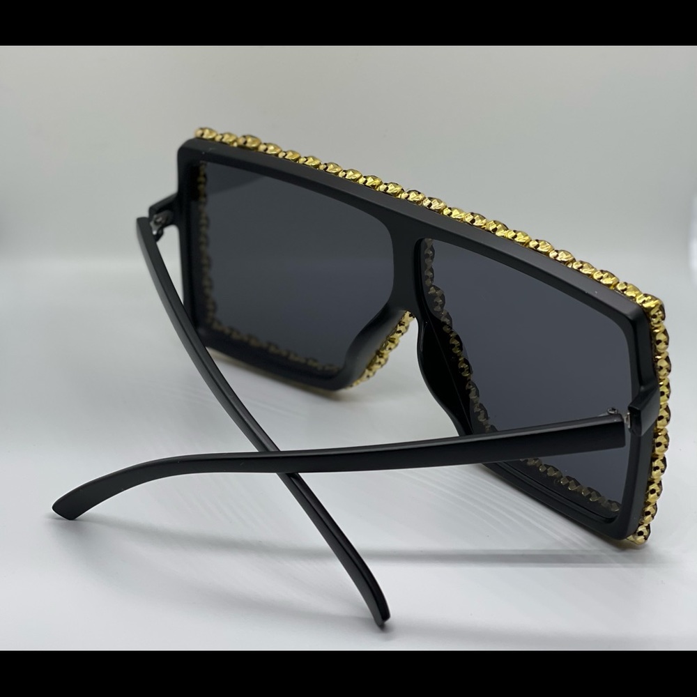 New! Women wide framed sunglasses.